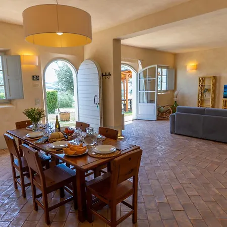 Con Piscina In Càbrandano Nelle Marche Italy