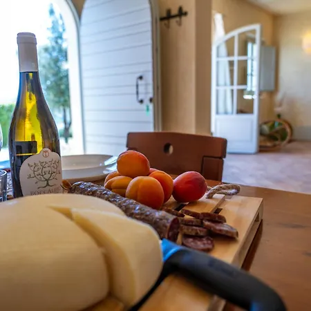 Appartamento Con Piscina In Càbrandano Nelle Marche Italy