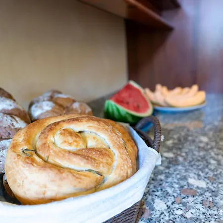 Appartamento Con Piscina In Càbrandano Nelle Marche Italy *