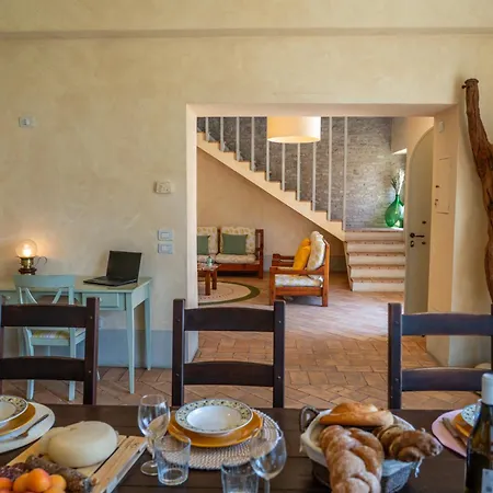 Con Piscina In Càbrandano Nelle Marche Italy