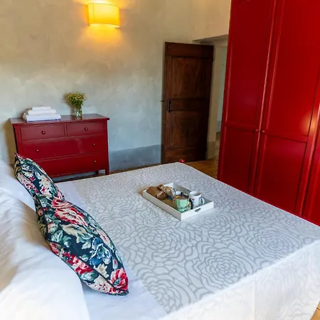 Con Piscina In Càbrandano Nelle Marche Italy Appartamento Montecalvo in Foglia