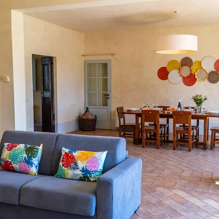 Con Piscina In Càbrandano Nelle Marche Italy