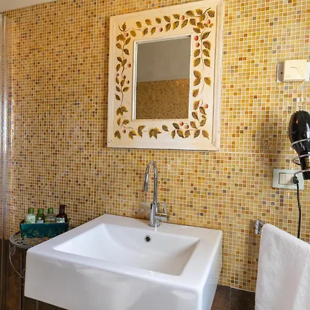 Con Piscina In Càbrandano Nelle Marche Italy Appartamento