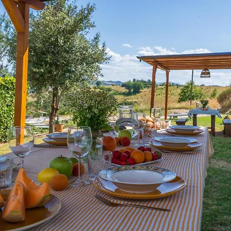 Con Piscina In Càbrandano Nelle Marche Italy Appartamento Montecalvo in Foglia