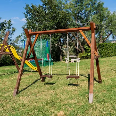 Con Piscina In Càbrandano Nelle Marche Italy *