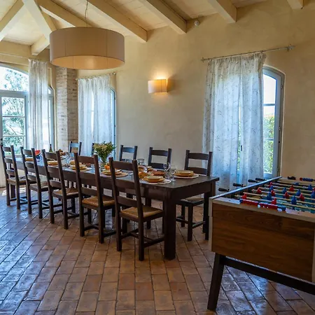 Con Piscina In Càbrandano Nelle Marche Italy Appartamento Montecalvo in Foglia