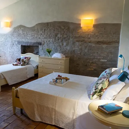 Con Piscina In Càbrandano Nelle Marche Italy Appartamento Montecalvo in Foglia