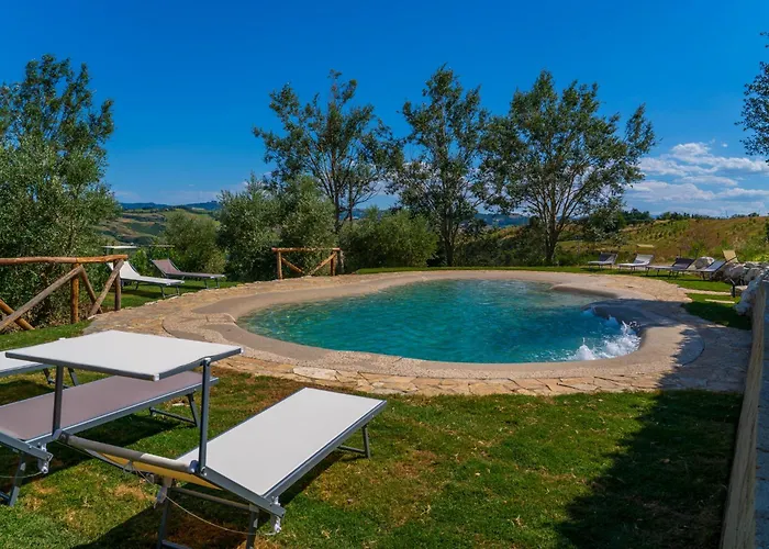 Cabrandano Con Piscina Tra Pesaro E Urbino